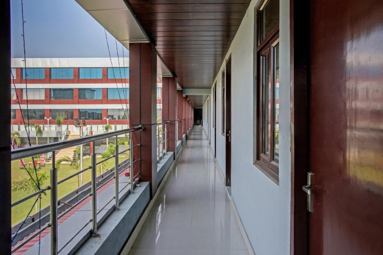 Oyo 62241 Swastik Garden Hotel Dhāmpur Exterior foto
