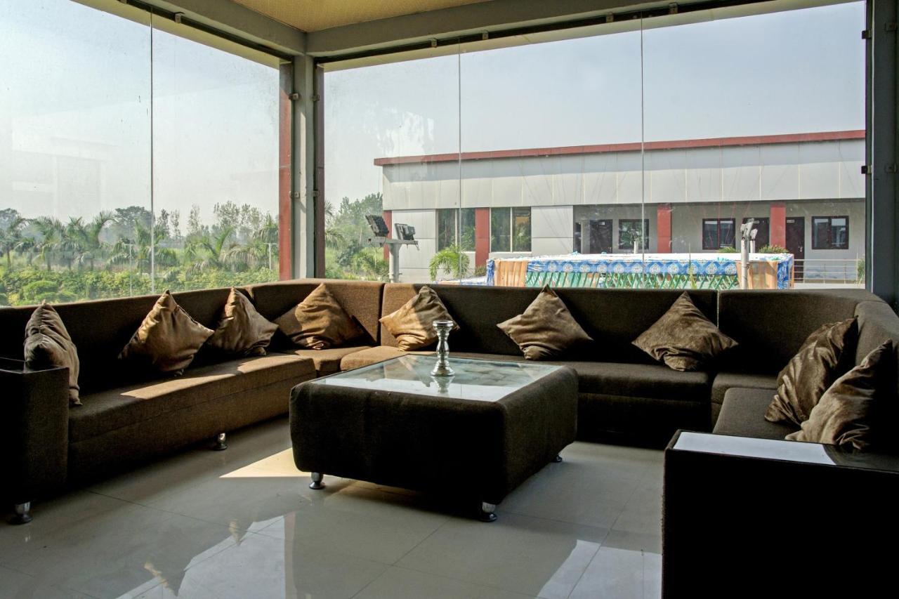 Oyo 62241 Swastik Garden Hotel Dhāmpur Exterior foto